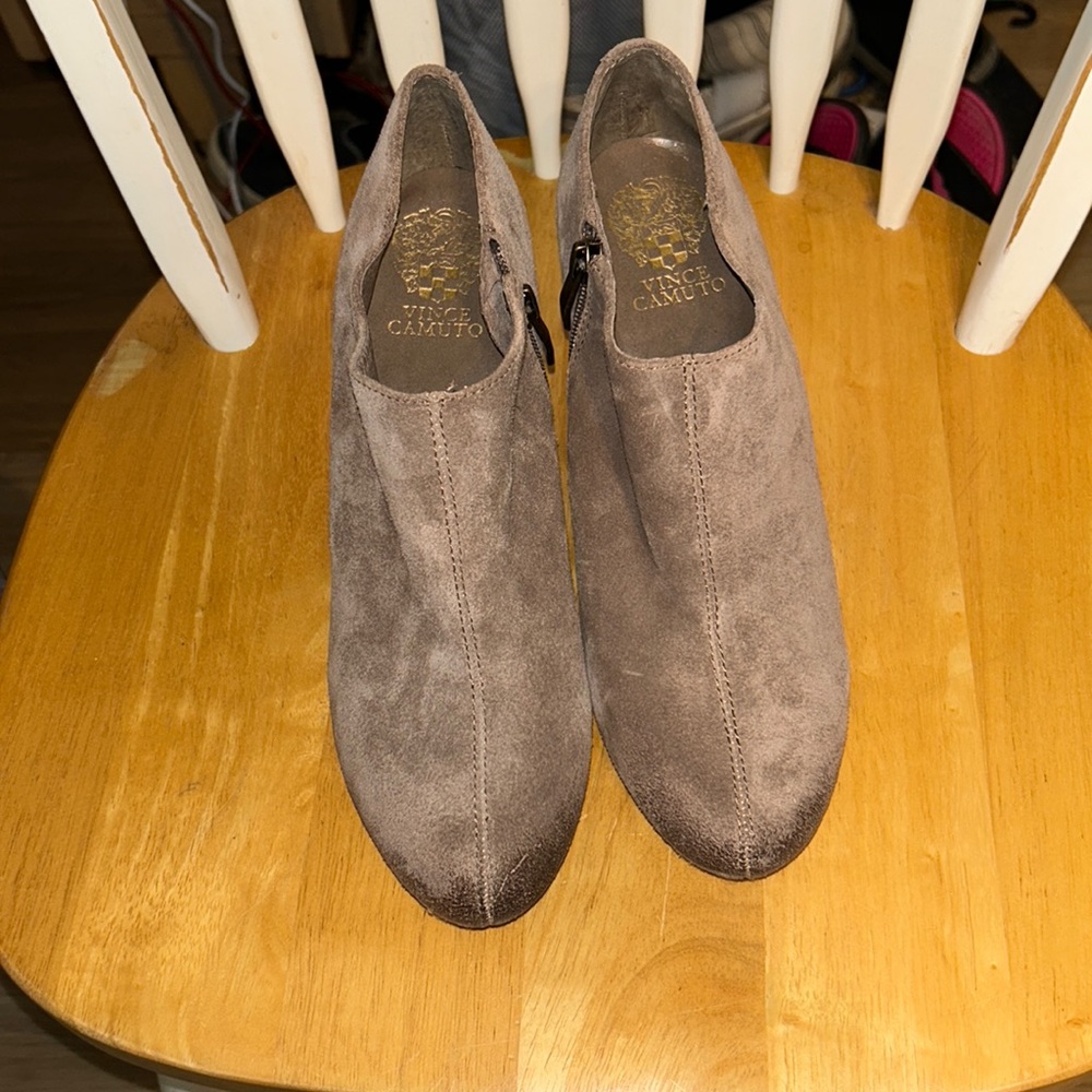 Vince Camuto size 9 1/2 booties